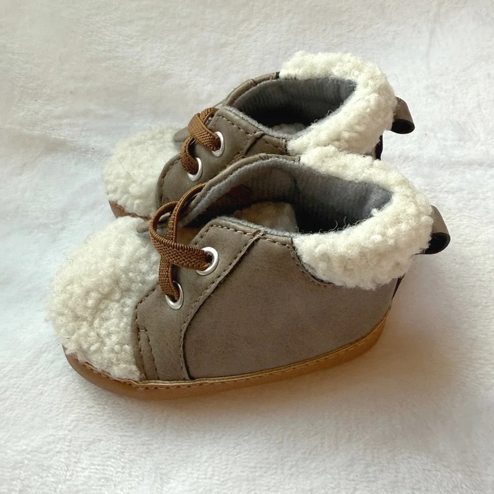 Target Baby Crib Shoes 3-6M Brown Faux Suede Sherpa Lace Up Booties